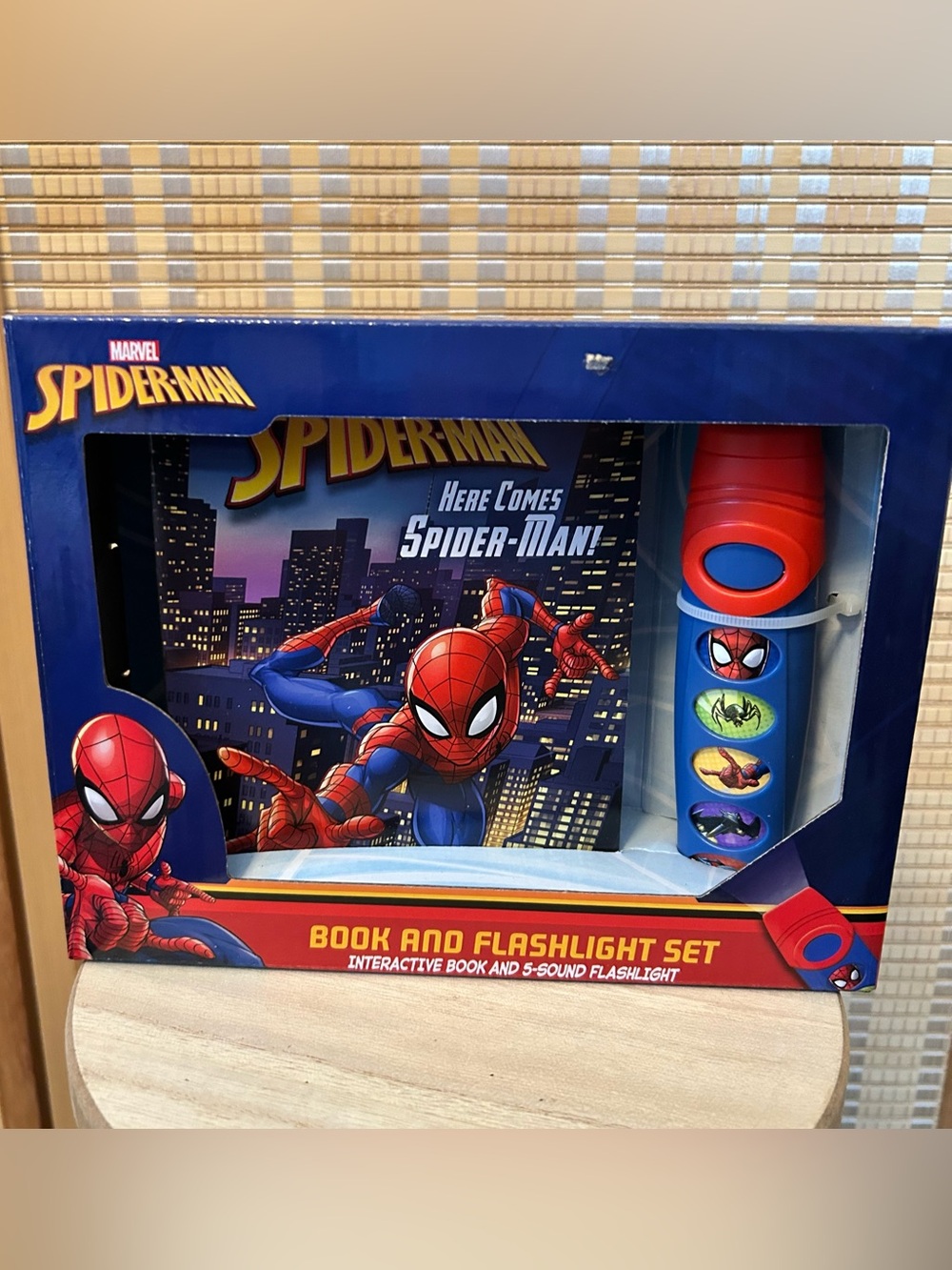 Spiderman Book & Flashlight Set